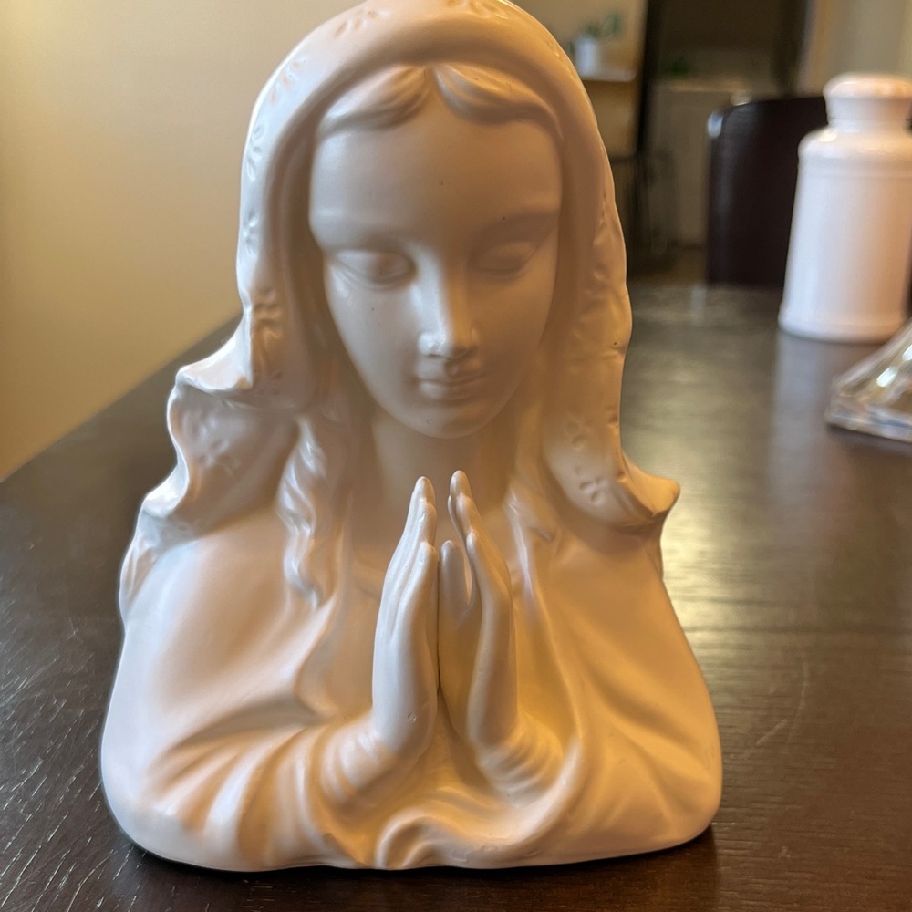 Vintage Haeger Decorative Praying Madonna Bust in White